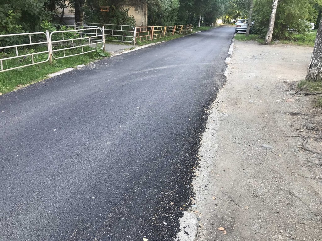 В Нижнем Тагиле мэр, пойманный жителями, отремонтировал дорогу во дворе -  Все новости Нижнего Тагила и Свердловской области