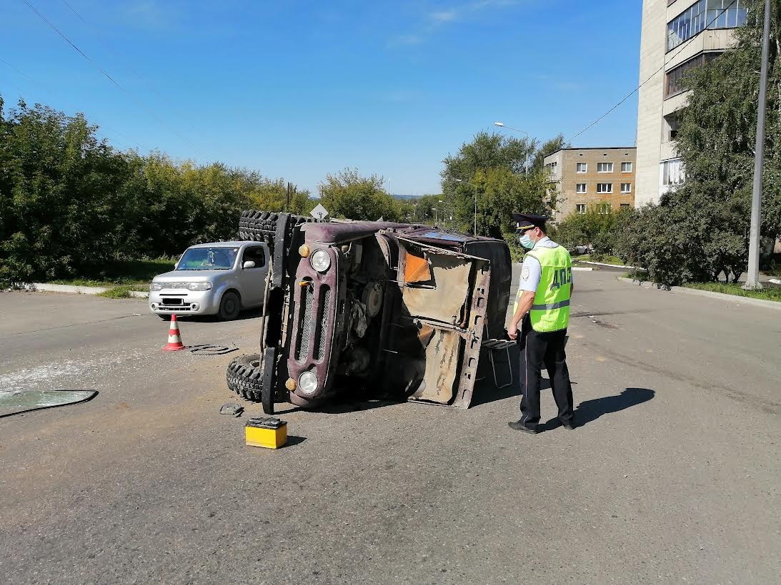 В Нижнем Тагиле пенсионер на Renault врезался в УАЗик из-за того что  отвлекся - Все новости Нижнего Тагила и Свердловской области