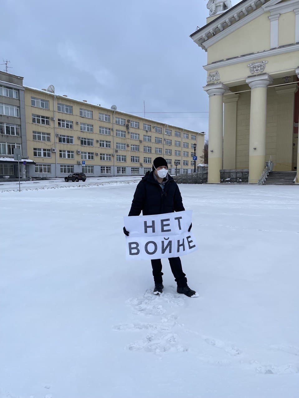 В Нижнем Тагиле активист проводит одиночный пикет «Нет войне!»