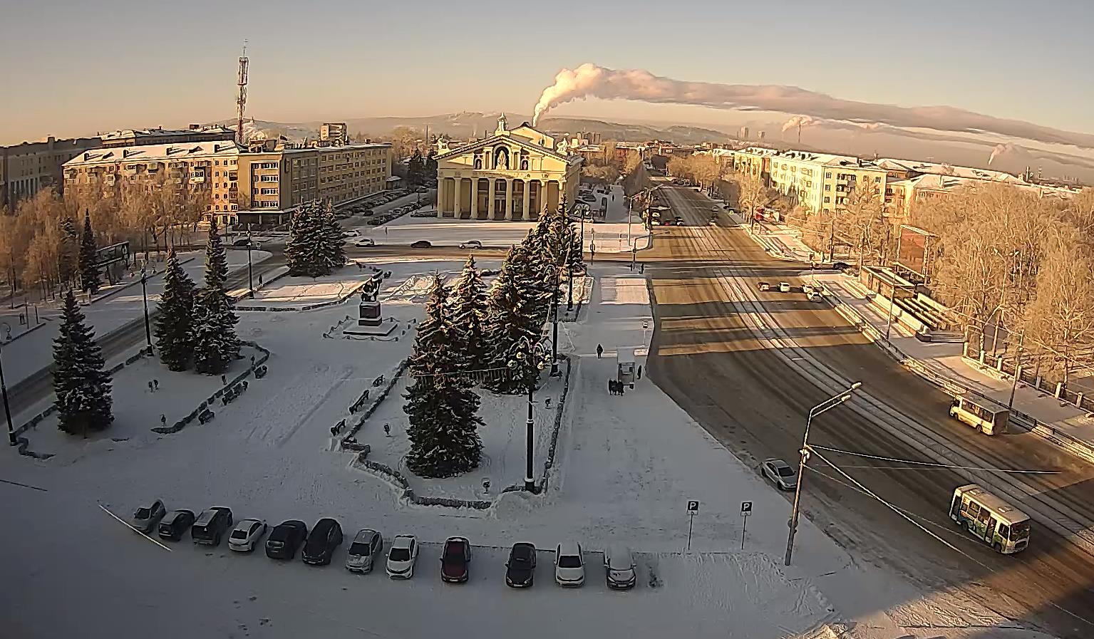 Перекрыть другие дороги и перенести ледовый городок попросили мэра  тагильчане