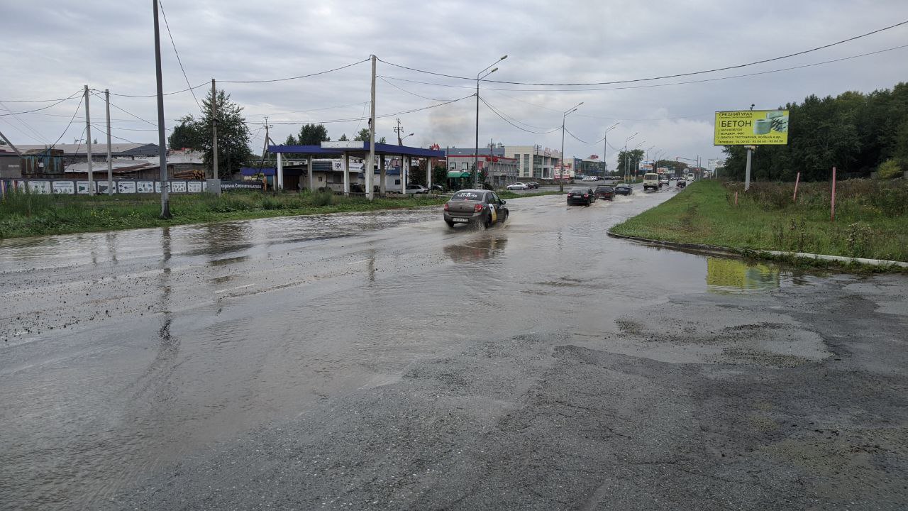 Прорыв трубы с горячей водой на Восточном шоссе Нижнего Тагила