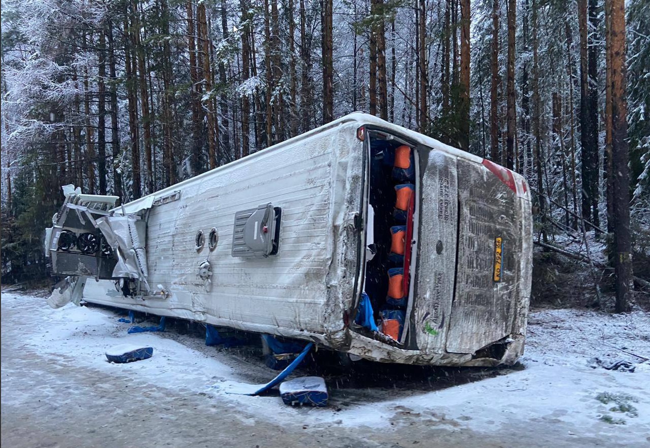 Прокуратура и СКР начали проверку смертельного ДТП рейсового автобуса и фуры