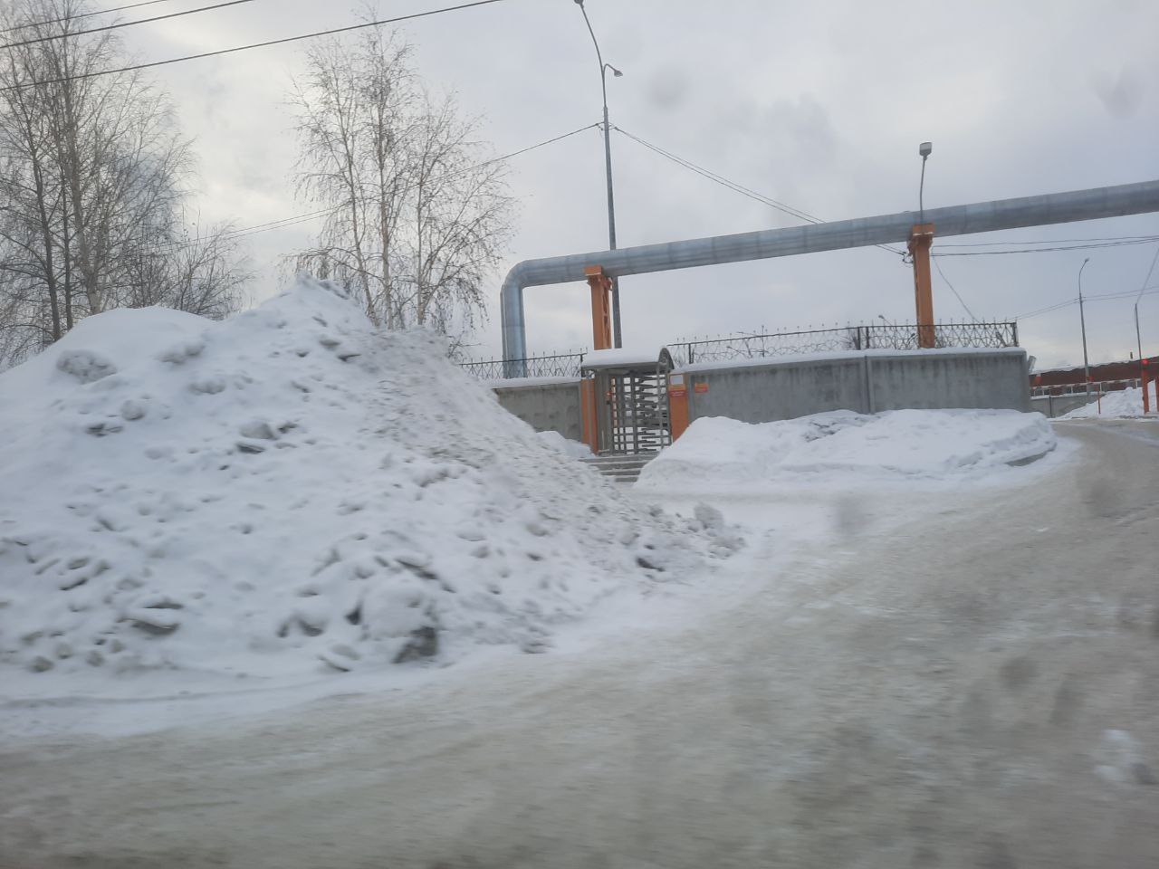 Проблемы из-за неубранного снега в Тагиле