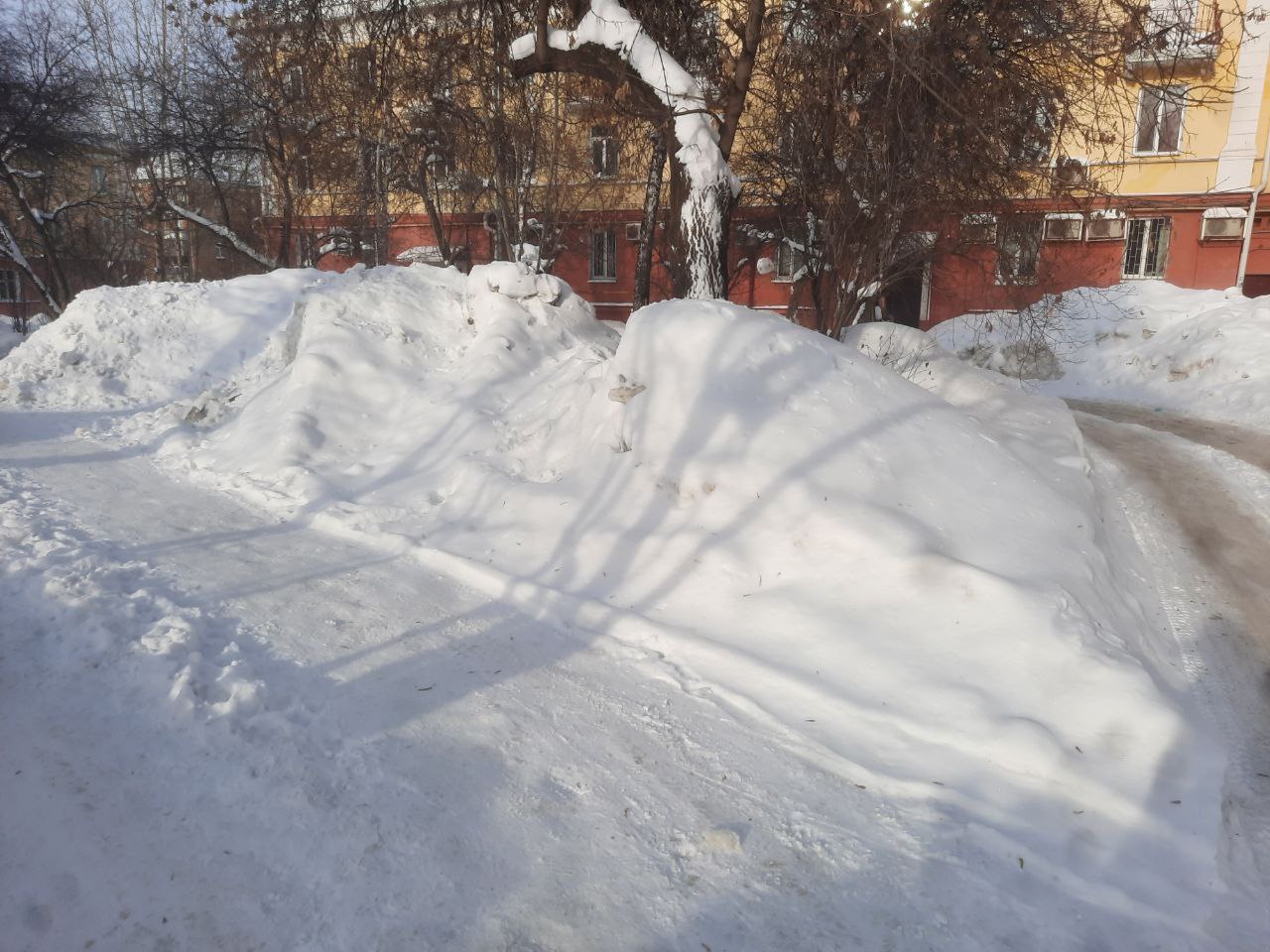 Нижний Тагил утонул в грудах неубранного снега