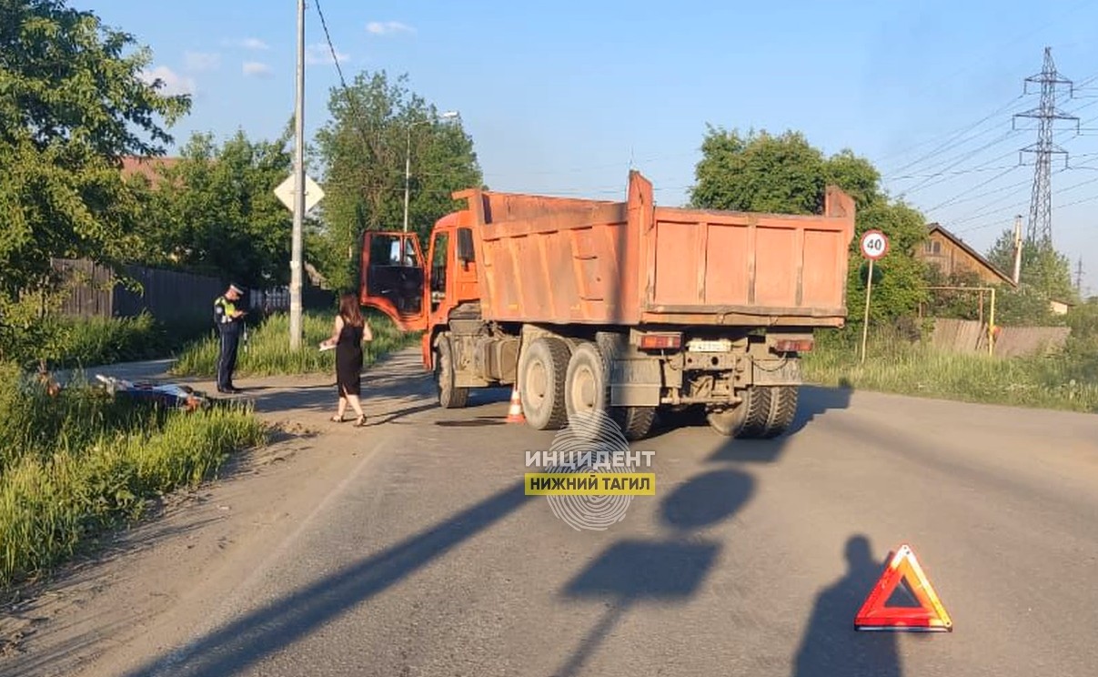 В Нижнем Тагиле байкер влетел в мусоровоз