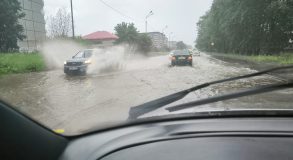 дорогу затопило