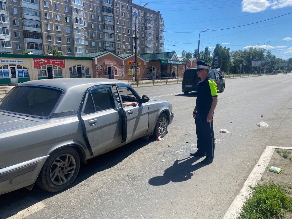 В Нижнем Тагиле пожилой водитель на «Волге» сбил пенсионера на «зебре»