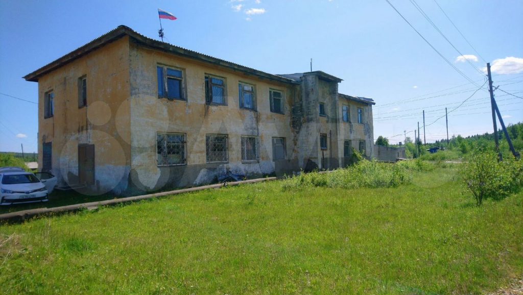 В пригороде Нижнего Тагила продают здание вместе с администрацией посёлка -