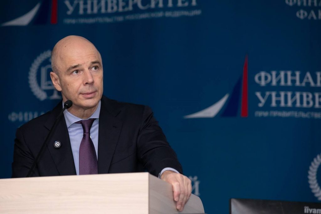 Силуанов: Россия выходит на траекторию устойчивого роста экономики - Министр финансов России Антон Силуанов на 52-м пленарном заседании Международного валютно-финансового комитета заявил о вступлении российской экономики в фазу стабильного и сбалансированного роста. С таким заявлением он выступил, как сообщает пресс-служба Минфина. Силуанов