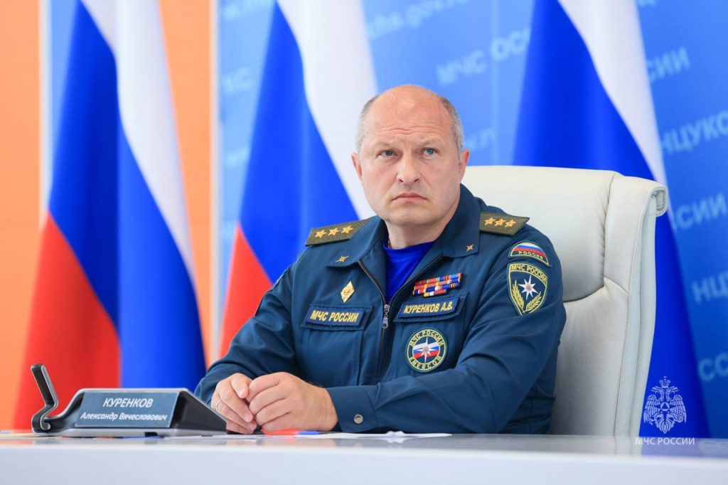В уральской столице ожидают визита федерального министра - Глава МЧС России Александр Куренков посетит Екатеринбург с официальным визитом 19 сентября. Информация об этом появилась на сайте информационного агентства «ЕАН». Куренков