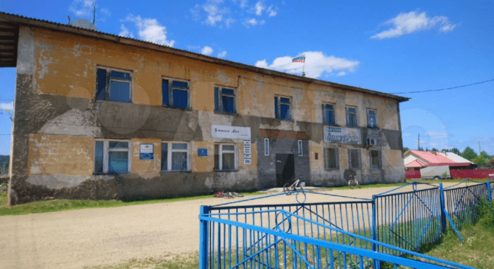 В пригороде Нижнего Тагила продают здание вместе с администрацией посёлка -