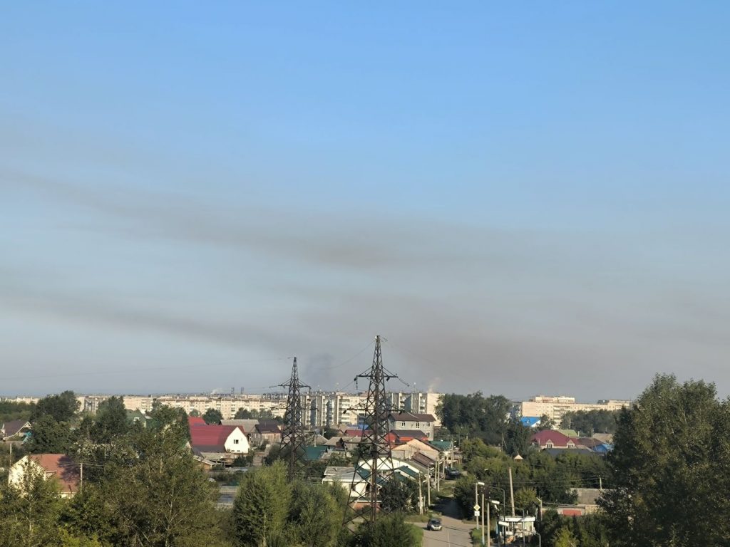 В Нижнем Тагиле зафиксировано загрязнение воздуха сероводородом - В начале последнего летнего месяца жители Нижнего Тагила столкнулись с загрязнением воздуха. 4 августа в атмосфере города было обнаружено превышение предельно допустимых норм содержания сероводорода. По данным Министерства природных ресурсов и экологии Свердловской области, концентрация этого опасного вещества достигла 1,3 ПДК. В Нижнем Тагиле зафиксировано загрязнение воздуха сероводородом -