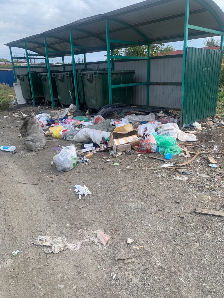 Платим, но мусор не убирают: жители Малой Кушвы просят помощи у главы Свердловской области -