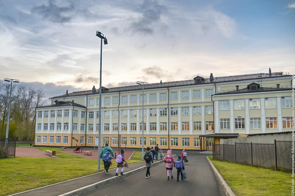 В Нижнем Тагиле отмечен катастрофический дефицит абитуриентов в НТГСПИ - Как стало известно «Реальному Тагилу», в городе возникла непростая ситуация с комплектованием педагогических кадров. В этом учебном году число первокурсников, поступивших в НТГСПИ по целевой программе, уменьшилось практически наполовину – с 26 до 14 человек. Из них только семеро выпускников являются воспитанниками местных школ – №70 и №100. школа образование обучение ученики ученик учителя учитель