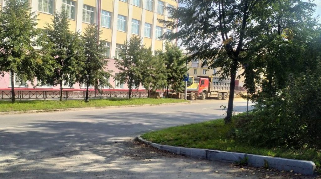 Празднование Дня города в Нижнем Тагиле пройдет на перекопанных улицах - В Нижнем Тагиле уже сегодня начинаются праздничные мероприятия в честь Дня рождения города. Торжество продлится до начала следующей недели. Однако центр города в этот особый праздник остался в перекопах. Коммунальщики не поспешили завершить ремонтные работы до особой для горожан даты. Празднование Дня города в Нижнем Тагиле пройдет на перекопанных улицах -