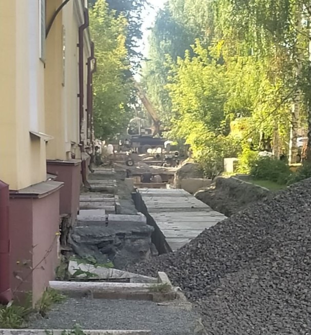 Празднование Дня города в Нижнем Тагиле пройдет на перекопанных улицах - В Нижнем Тагиле уже сегодня начинаются праздничные мероприятия в честь Дня рождения города. Торжество продлится до начала следующей недели. Однако центр города в этот особый праздник остался в перекопах. Коммунальщики не поспешили завершить ремонтные работы до особой для горожан даты. Празднование Дня города в Нижнем Тагиле пройдет на перекопанных улицах -