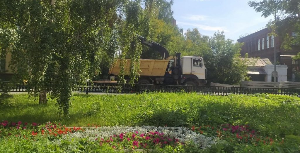 Празднование Дня города в Нижнем Тагиле пройдет на перекопанных улицах - В Нижнем Тагиле уже сегодня начинаются праздничные мероприятия в честь Дня рождения города. Торжество продлится до начала следующей недели. Однако центр города в этот особый праздник остался в перекопах. Коммунальщики не поспешили завершить ремонтные работы до особой для горожан даты. Празднование Дня города в Нижнем Тагиле пройдет на перекопанных улицах -