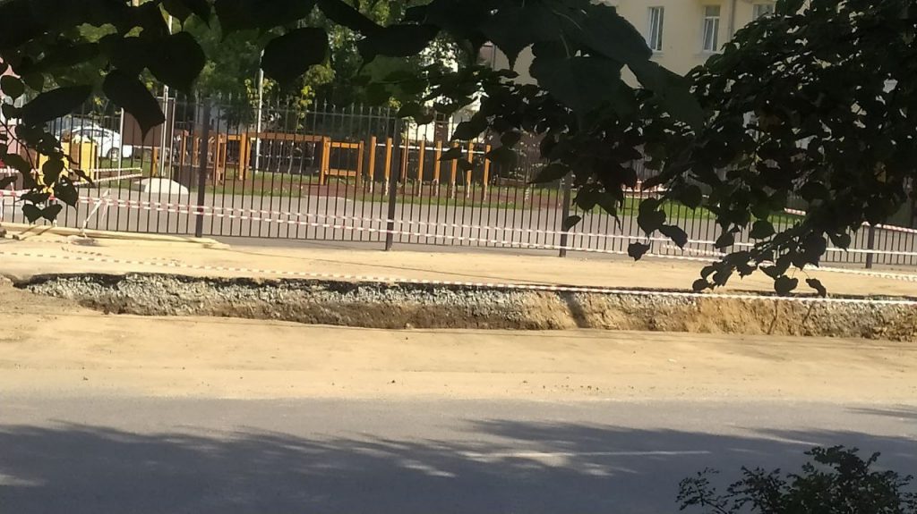 Празднование Дня города в Нижнем Тагиле пройдет на перекопанных улицах - В Нижнем Тагиле уже сегодня начинаются праздничные мероприятия в честь Дня рождения города. Торжество продлится до начала следующей недели. Однако центр города в этот особый праздник остался в перекопах. Коммунальщики не поспешили завершить ремонтные работы до особой для горожан даты. Празднование Дня города в Нижнем Тагиле пройдет на перекопанных улицах -
