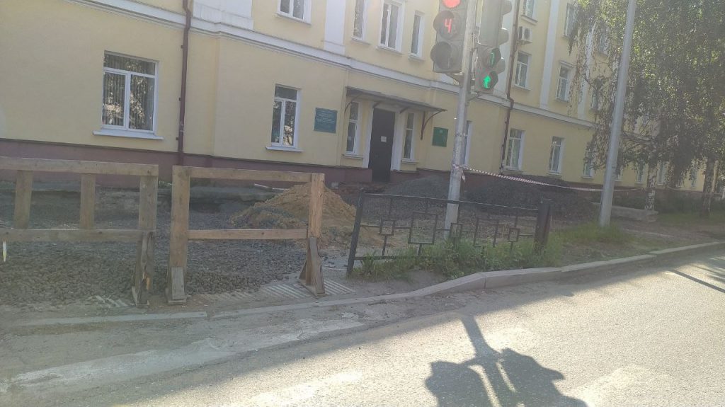 Празднование Дня города в Нижнем Тагиле пройдет на перекопанных улицах - В Нижнем Тагиле уже сегодня начинаются праздничные мероприятия в честь Дня рождения города. Торжество продлится до начала следующей недели. Однако центр города в этот особый праздник остался в перекопах. Коммунальщики не поспешили завершить ремонтные работы до особой для горожан даты. Празднование Дня города в Нижнем Тагиле пройдет на перекопанных улицах -