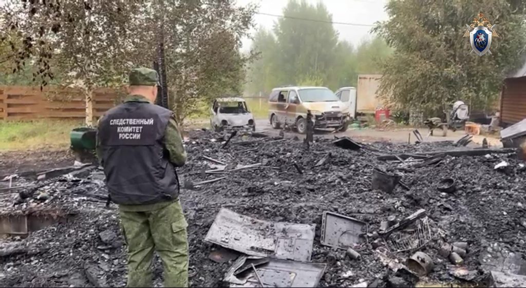По факту пожара в Белоярском районе возбудили уголовное дело - В деревне Златогорова Белоярского района произошла масштабная трагедия. В ночном пожаре в частном доме погибли трое малолетних детей. По факту пожара в Белоярском районе возбудили уголовное дело -