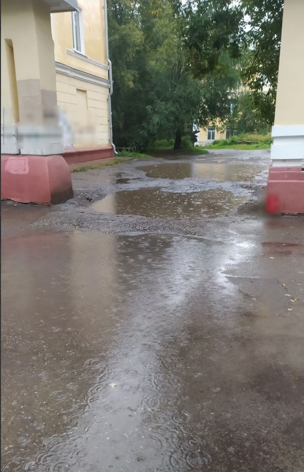 Нижний Тагил утопает в воде: центральные улицы превратились в реки после ливня -