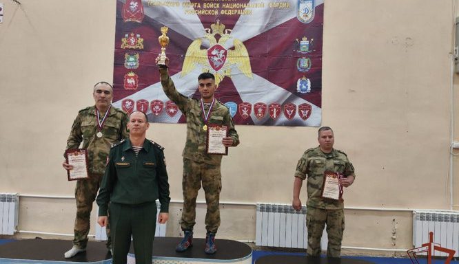 В Нижнем Тагиле определили лучших самбистов Уральского округа Росгвардии -