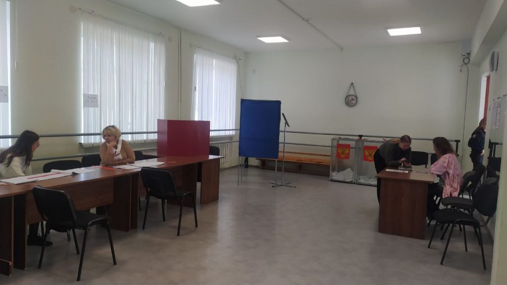 Голосование в Нижнем Тагиле: Свердловчане выбирают нового главу региона - В Нижнем Тагиле, как и по всей Свердловской области, продолжается голосование. В финальный день выборов, 14 сентября, журналист ИА «Реальный Тагил» посетил избирательные участки Ленинского района. Голосование в Нижнем Тагиле: Свердловчане выбирают нового главу региона -
