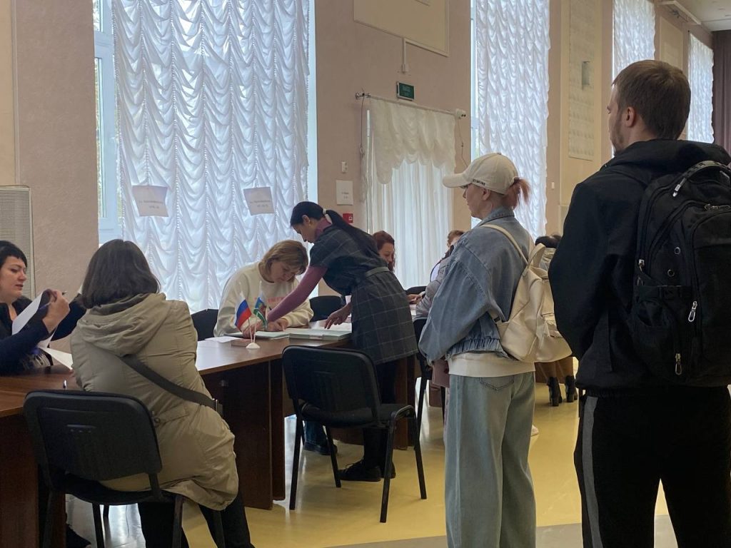 Голосование в Нижнем Тагиле: Свердловчане выбирают нового главу региона - В Нижнем Тагиле, как и по всей Свердловской области, продолжается голосование. В финальный день выборов, 14 сентября, журналист ИА «Реальный Тагил» посетил избирательные участки Ленинского района. Голосование в Нижнем Тагиле: Свердловчане выбирают нового главу региона -