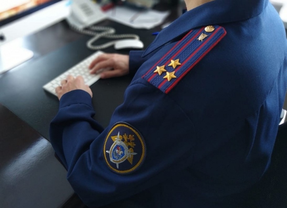 Жуткое нападение в Уфе: школьница напала на сестер - Следователи возбудили уголовное дело о покушении на убийство после того, как 16-летняя девушка в ходе конфликта нанесла ножевые ранения двум сестрам в Уфе. Пострадавшие – 9-летняя девочка и ее 16-летняя сверстница – госпитализированы в тяжелом состоянии. Об этом пишет РИА «Новости». СКР Следственный комитет СК