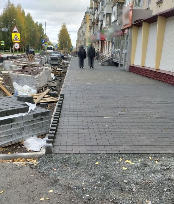 Тагильчане устали от бесконечных перекопов коммунальщиков - Коммунальщики оставили перекопы в двух района Нижнего Тагила, вызывая недовольство среди местных жителей. Ситуация, начавшаяся ещё в летний период, до сих пор остаётся нерешённой и грозит обернуться серьёзными последствиями с наступлением настоящих холодов. Тагильчане устали от бесконечных перекопов коммунальщиков -