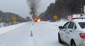 На Серовском тракте ограничили движение из-за возгорания грузовика -