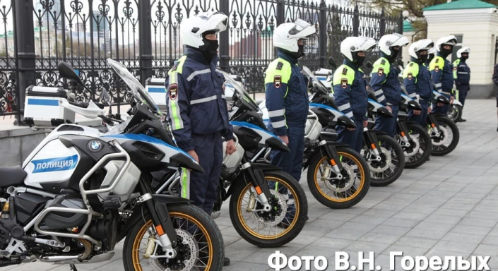 Свердловским полицейским дали команду зимние шапки сменить на летние фуражки -