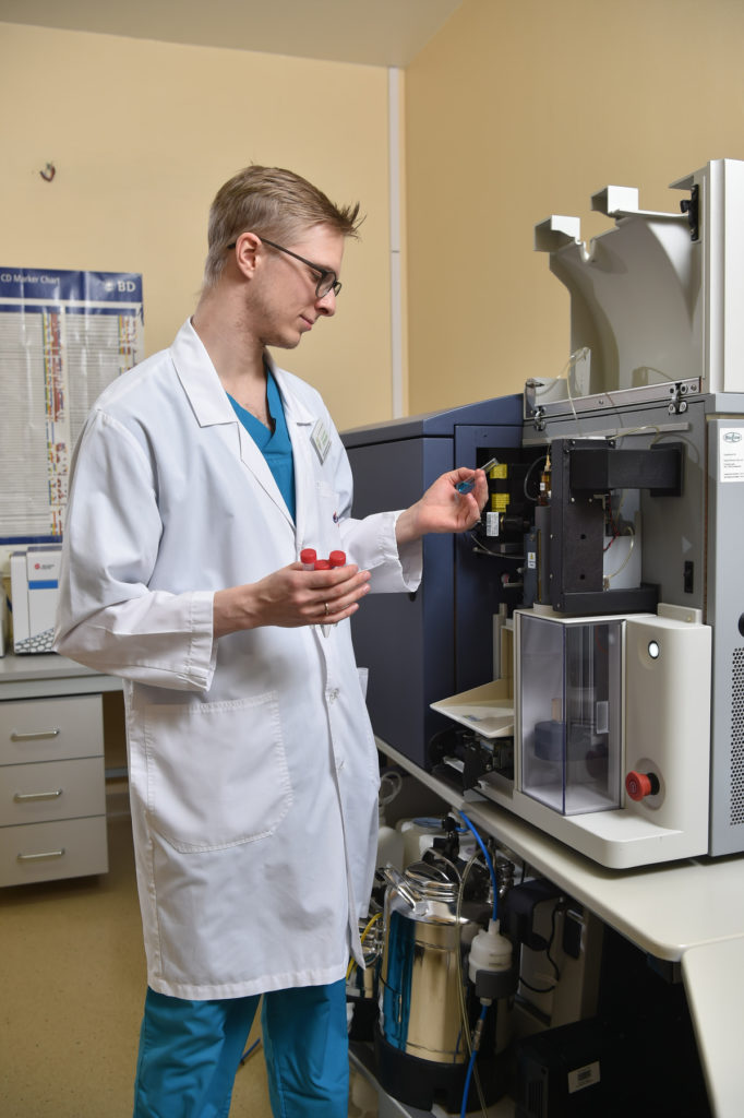 Фонд «Дети России» завершил сбор средств на приобретение оборудования для лаборатории Центра детской онкологии и гематологии ОДКБ Екатеринбурга - Благотворительный фонд «Дети России» завершил очередной этап обновления технологической базы Центра детской онкологии и гематологии ОДКБ Екатеринбурга на сумму более 5 000 000 рублей. Приобретены микроскопы, дополнительное лабораторное оборудование, специализированная мебель, а также приборы для хранения данных, получаемых в ходе секвенирования, и биологических образцов. Фонд «Дети России» завершил сбор средств на приобретение оборудования для лаборатории Центра детской онкологии и гематологии ОДКБ Екатеринбурга -