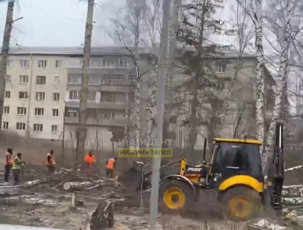 Жителей Старателя лишают сквера ради пешеходных тропинок - Дело в том, что любимый сквер, пусть и небольшой, но такой уютный и красивый, оказался под угрозой исчезновения. Жителей Старателя лишают сквера ради пешеходных тропинок -