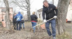 В общегородском субботнике приняли участие более 300 тагильчан -
