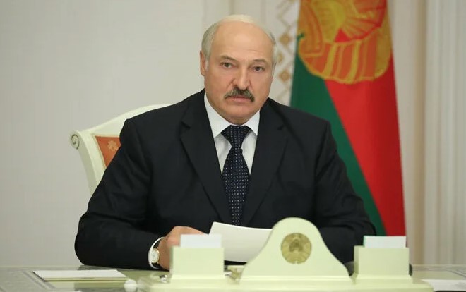 Лукашенко: Свердловская область является «россиеобразующим» регионом - 18 мая на встрече с губернатором Свердловской области Денисом Паслером президент Белоруссии Александр Лукашенко охарактеризовал этот субъект РФ как «россиеобразующий». Соответствующую информацию распространило агентство БелТА. Лукашенко: Свердловская область является «россиеобразующим» регионом -