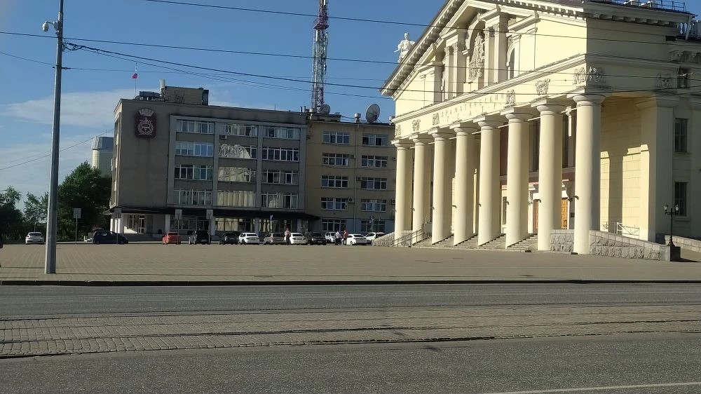 Мэрию Тагила заподозрили в пропаганде курения - Фестиваль «Демидовские огни» позиционируется как ключевое культурное событие Нижнего Тагила, привлекающее туристов со всего Урала (и не только). тагил центр лето драмтеатр мэрия