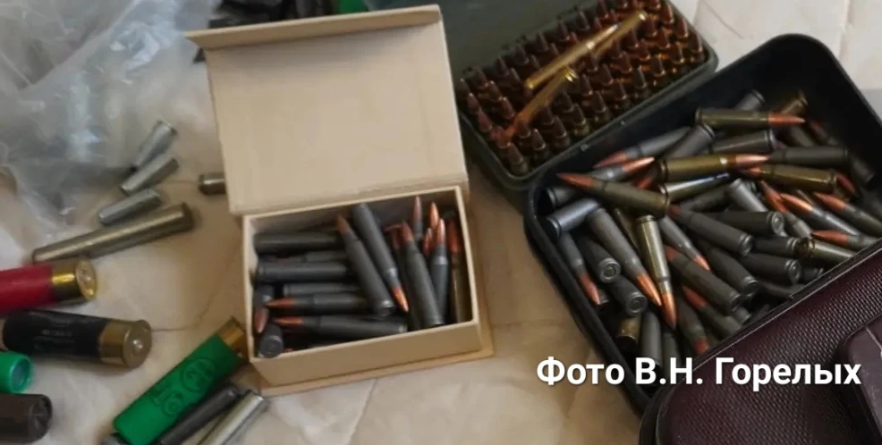 Свердловские полицейские пресекли деятельность брачных аферистов, подозреваемых в хищении выплат военнослужащим СВО - Сотрудниками отдела по борьбе с организованной преступностью Управления уголовного розыска ГУ МВД по Свердловской области во взаимодействии с коллегами из Управления ФСБ по Центральному военному округу в ходе проведенной спецоперации пресечена деятельность группы, подозреваемой в совершении мошеннических действий и хищении денежных средств военнослужащих, заключивших контракты о прохождении службы в Вооружённых Силах Российской Федерации в зоне проведения специальной военной операции. Об этом общественность и СМИ проинформировал руководитель пресс-службы Свердловского главка МВД Валерий Горелых. Свердловские полицейские пресекли деятельность брачных аферистов, подозреваемых в хищении выплат военнослужащим СВО -