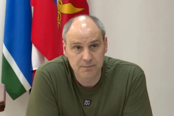 Губернатор Паслер рассказал подробности атаки БПЛА на Урал 7 августа - Губернатор Денис Паслер подтвердил факт воздушной атаки на территорию Уральского региона, произошедшей в пятницу, 7 августа. В своем заявлении он отметил, что противник в очередной раз предпринял попытку нанести урон с использованием беспилотных летательных аппаратов. Об этом глава Свердловской области сообщил на своей странице в MAX. Паслер
