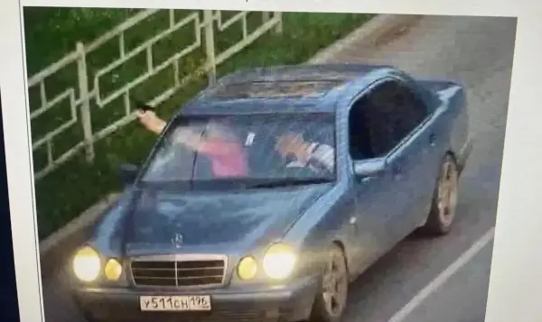В Нижнем Тагиле двое молодых людей пугали прохожих «оружием» из окна авто - В Дзержинском районе Нижнего Тагила разгорается резонанс вокруг дерзких выходок двух местных жителей. Полиция задержала 21‑летних парней по подозрению в хулиганстве. Оба ранее не привлекались к уголовной ответственности. В Нижнем Тагиле двое молодых людей пугали прохожих «оружием» из окна авто -