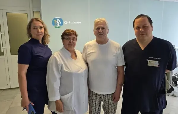 врач