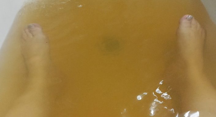вода