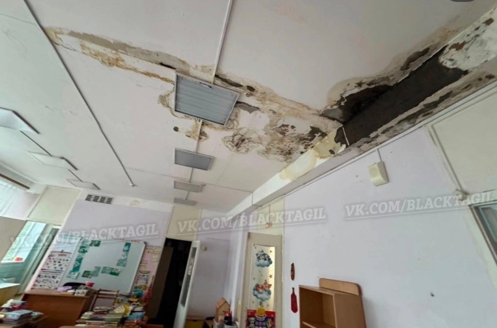 Садик в Черноисточинске "утонул" в дождевых потоках - Дети в Черноисточинске вынуждены ходит в затопленный детский сад. Садик в Черноисточинске "утонул" в дождевых потоках -