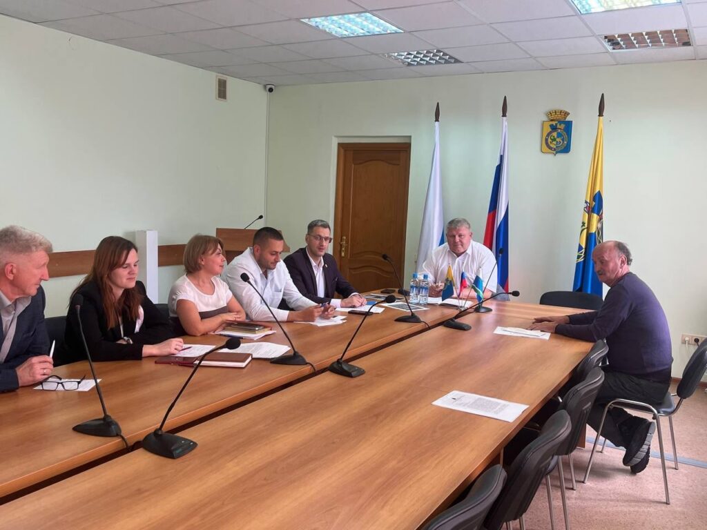 Гудач пошел на компромисс: Хакимов рассказал о встрече - Споры вокруг станции водоподготовки: чем встревожены жители Черноисточинска Гудач пошел на компромисс: Хакимов рассказал о встрече -