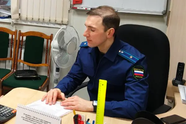 В Екатеринбурге задержали заместителя прокурора района по подозрению в коррупции - В Екатеринбурге силовики задержали заместителя прокурора Железнодорожного района Михаила Аникина. По предварительным данным, озвученным Telegram-каналом Ural Mash, чиновника подозревают в совершении коррупционного преступления. В Екатеринбурге задержали заместителя прокурора района по подозрению в коррупции -