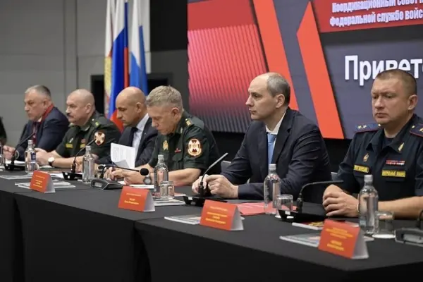 Паслер и Жога обсудили новый закон о частной охране и безопасность школ - Ключевым вопросом повестки стало грядущее вступление в силу федерального закона «О частной охранной деятельности». В департаменте информационной политики региона уточнили, что документ существенно расширяет перечень задач для сотрудников ЧОПов. Паслер и Жога обсудили новый закон о частной охране и безопасность школ -