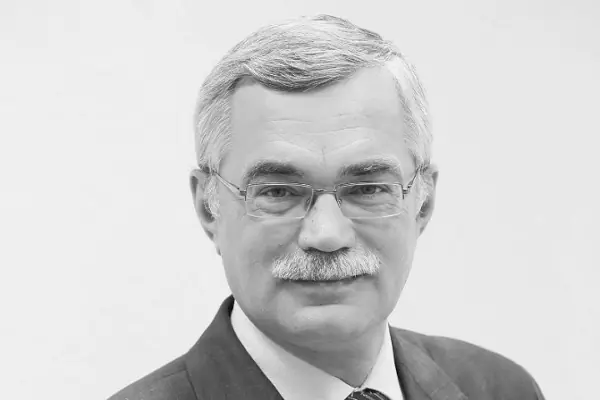 В Свердловской области умер экс-замминистра ЖКХ, проходивший по делу о взятке - Бывший первый замминистра ЖКХ региона скончался в возрасте 61 года. Его имя фигурировало в уголовном деле о коррупции. Игорь Чикризов