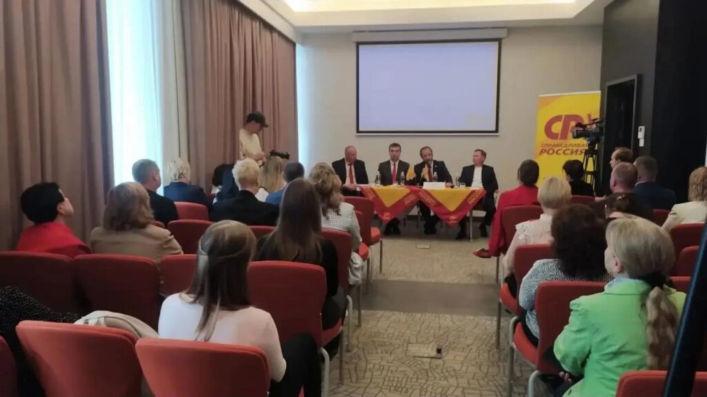 Дороги во дворах тагильчан не будут ремонтировать за их счет - Пресс‑конференция «Справедливой России» в Нижнем Тагиле. тагил справедливая россия
