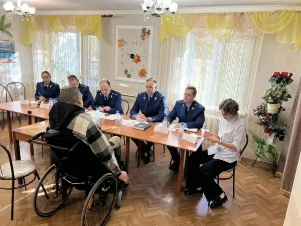 Борис Крылов провел прием граждан в Асбестовском, Малышевском и Рефтинском округах - 29 сентября 2026 года прокурор Свердловской области Борис Крылов провел личный прием граждан в Асбестовском и Малышевском муниципальных округах, а также в городском округе Рефтинский. В ходе мероприятия к главе надзорного ведомства обратились 16 человек. Борис Крылов провел прием граждан в Асбестовском, Малышевском и Рефтинском округах -