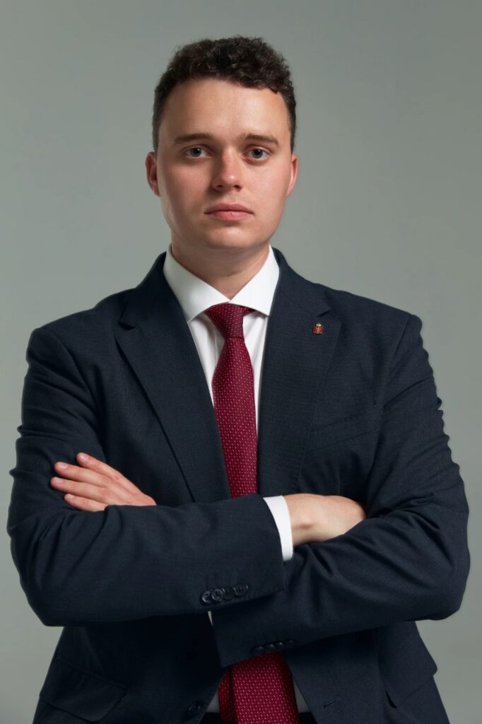 Артем Белоусов